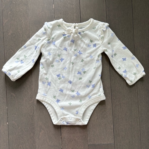 OshKosh B'gosh Other - 3/$20🌟 OshKosh B’gosh Butterfly Print Onesie, 6M